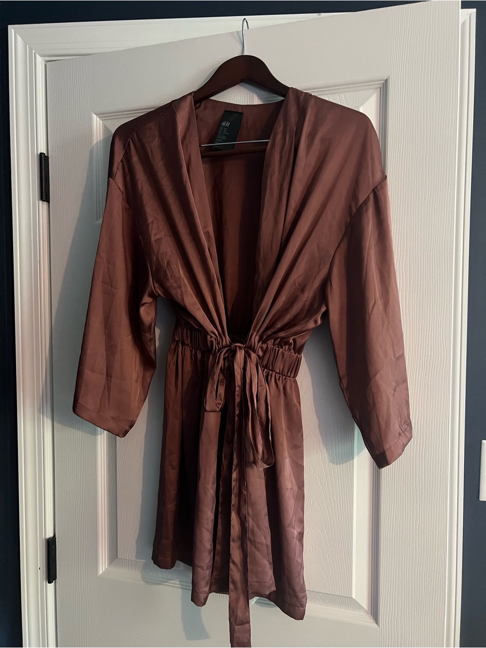 H&M rust color satin wrap robe with an elasticized tie waist and 3/4 sleeves